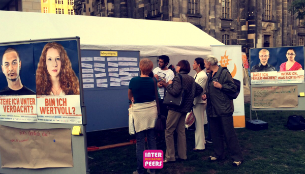 Informationsstand beim interreligiösen Musikfestival in Dresden