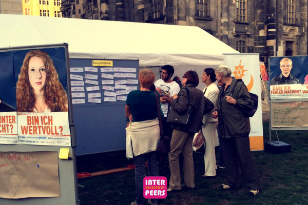 Informationsstand beim interreligiösen Musikfestival in Dresden
